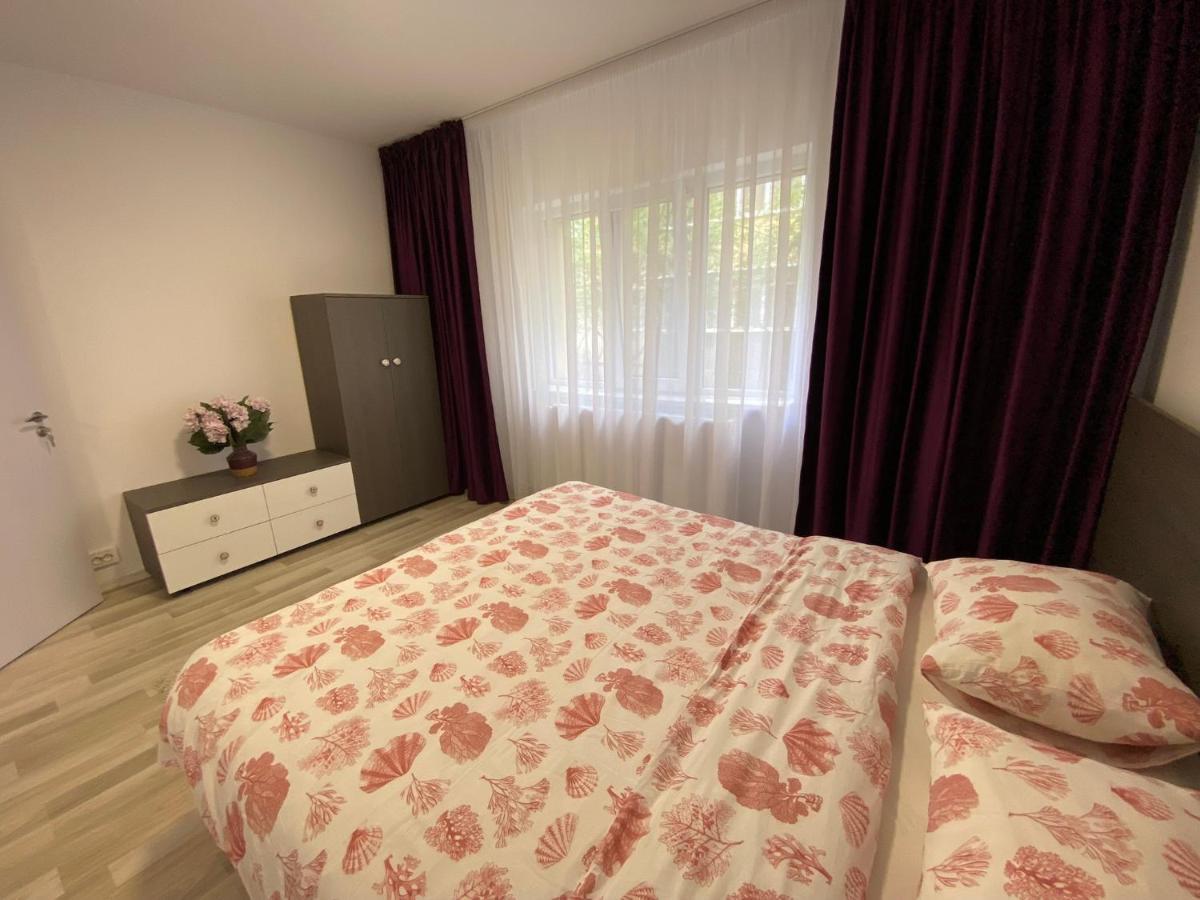 Grove Apartment Buzau Bagian luar foto