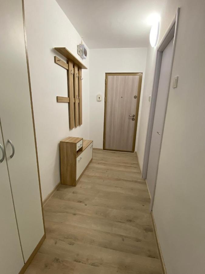 Grove Apartment Buzau Bagian luar foto