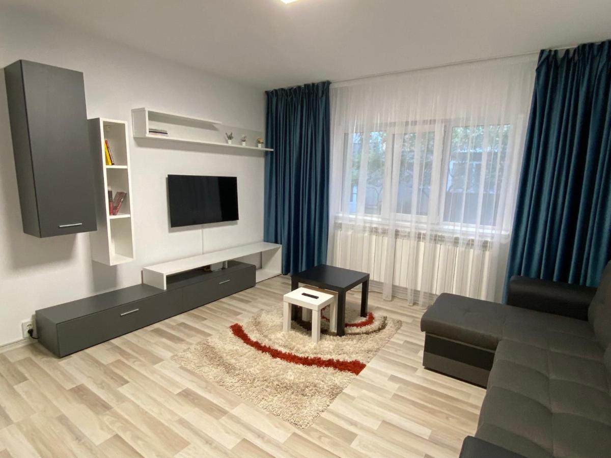 Grove Apartment Buzau Bagian luar foto