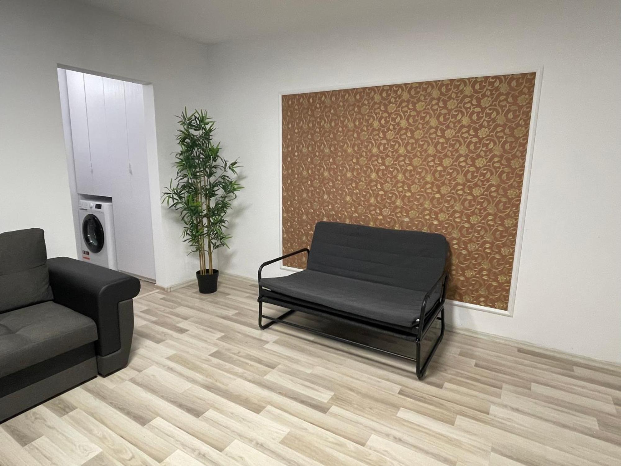 Grove Apartment Buzau Bagian luar foto
